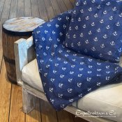 kudde mjuk fleece dekorationskdde soffkudde kuddar inrening i marin stil blå marinblå ankare ankarmotiv maritim design