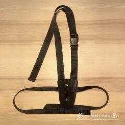 bärsele bandolär fanväska hållare bärhjälpmedel för fanstång läder läderbandolär svart butik på rådmansgatan 75 i Stockholm