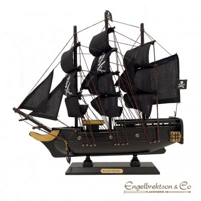 Black Pearl är ett piratskepp med svart segel.