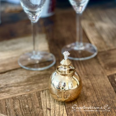 Klotljus oljelampa lampa fotogenlampa liten mini rund mässing mässingslampa ankare butik på Rådmansgatan 75 i Stockholm