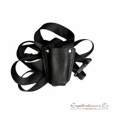 ceremoni bärsele bandolär fanväska hållare bärhjälpmedel för fanstång läder läderbandolär svart butik på Rådmansgatan 75 i Stock